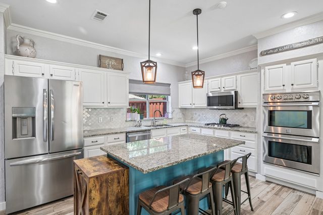 828 Lakeview Court, Coppell, TX 75019