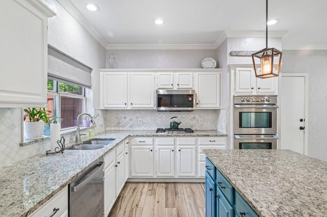 828 Lakeview Court, Coppell, TX 75019