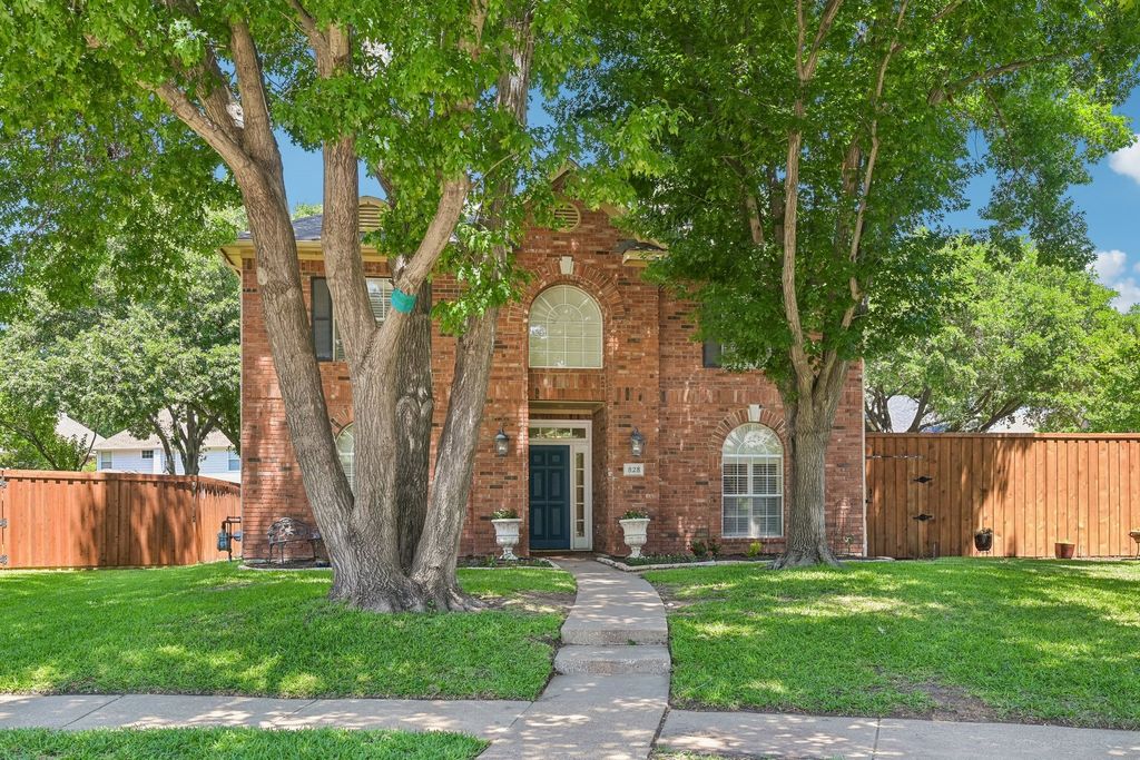 828 Lakeview Court, Coppell, TX 75019