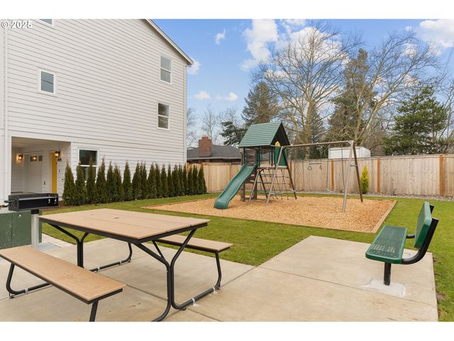 15067 Se Division St, Portland, OR 97236