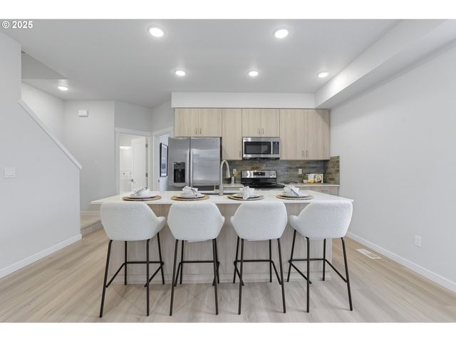 15067 Se Division St, Portland, OR 97236