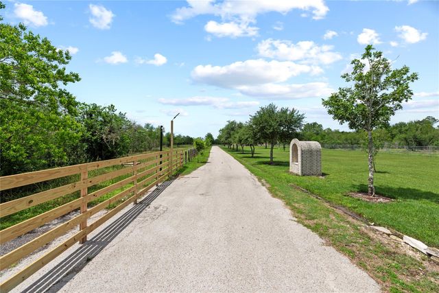 523 Moore Bar Road, Rosenberg, TX 77471