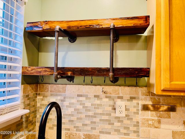 5112 Silverton Ln, Louisville, KY 40241