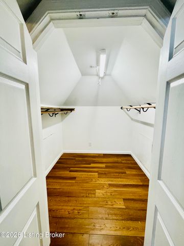 5112 Silverton Ln, Louisville, KY 40241