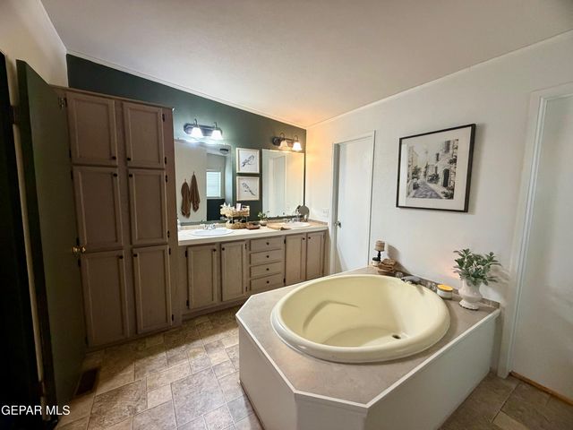 270 FLOR AMARILLA Avenue, Socorro, TX 79927