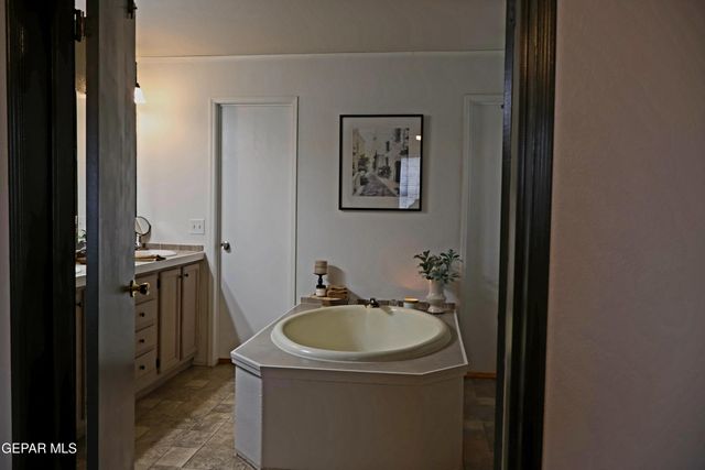 270 FLOR AMARILLA Avenue, Socorro, TX 79927