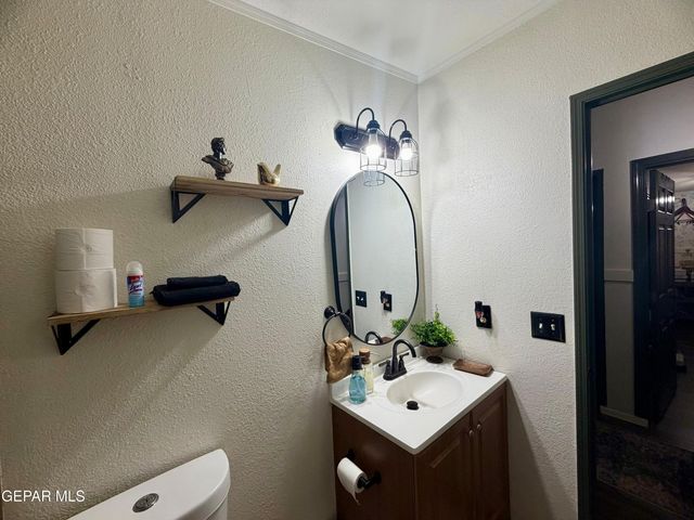 270 FLOR AMARILLA Avenue, Socorro, TX 79927