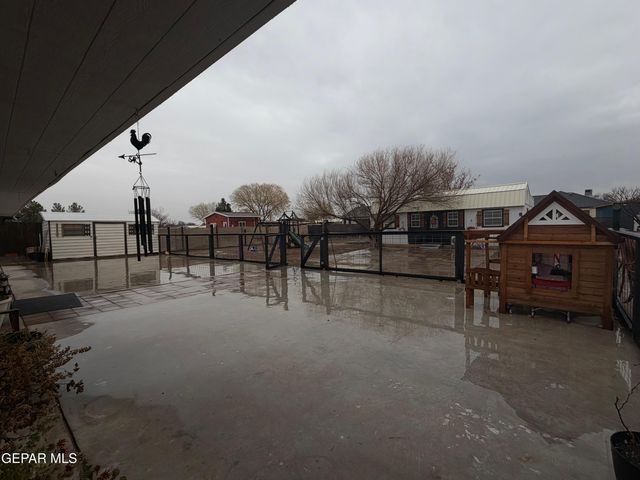 270 FLOR AMARILLA Avenue, Socorro, TX 79927