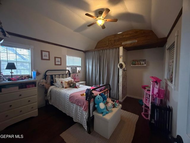 270 FLOR AMARILLA Avenue, Socorro, TX 79927