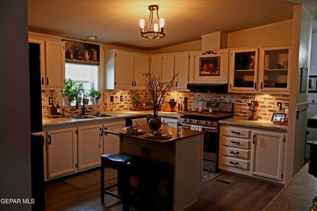 270 FLOR AMARILLA Avenue, Socorro, TX 79927