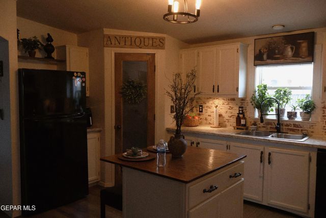 270 FLOR AMARILLA Avenue, Socorro, TX 79927