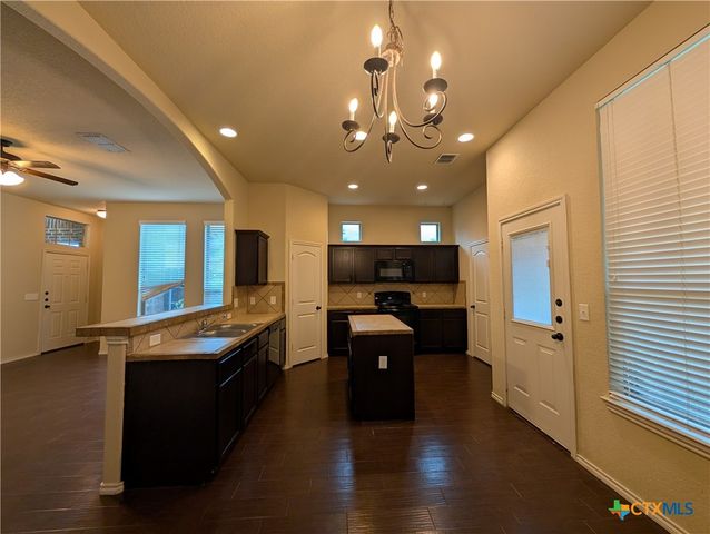 669 Creekside Circle, New Braunfels, TX 78130