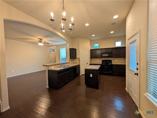 669 Creekside Circle, New Braunfels, TX 78130