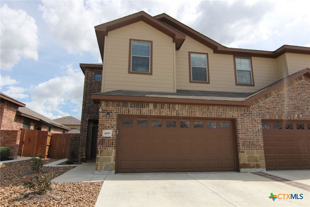 669 Creekside Circle, New Braunfels, TX 78130