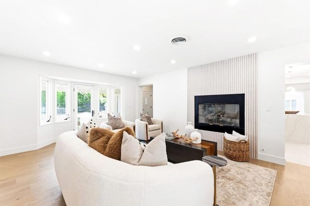 2331 Carmel Drive, Palo Alto, CA 94303