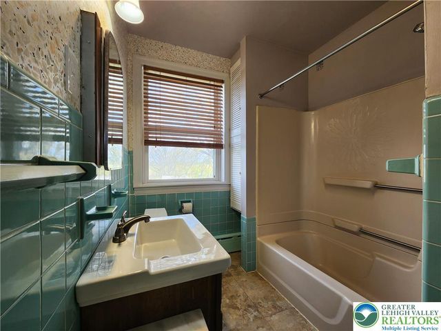 4939 Indian Creek Road, Macungie Boro, PA 18062