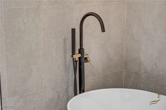 8941 Diamond Falls Drive, Las Vegas, NV 89117