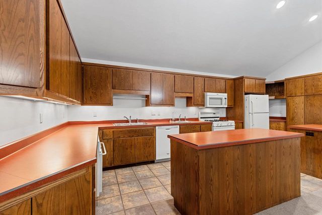 3629 CREEKVIEW ROAD, Green Bay, WI 54115