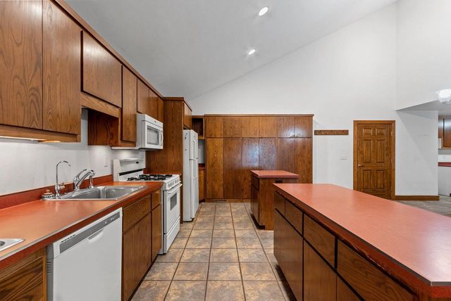 3629 CREEKVIEW ROAD, Green Bay, WI 54115