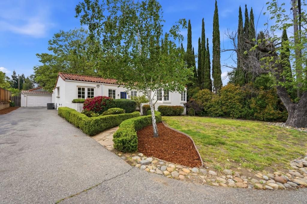 Image 3 of property listing at 14175 Douglass Lane, Saratoga, CA 95070