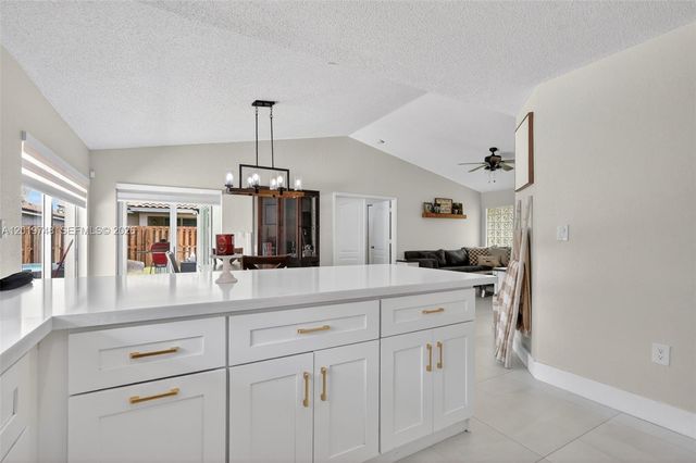 8061 NW 197th St, Hialeah, FL 33015