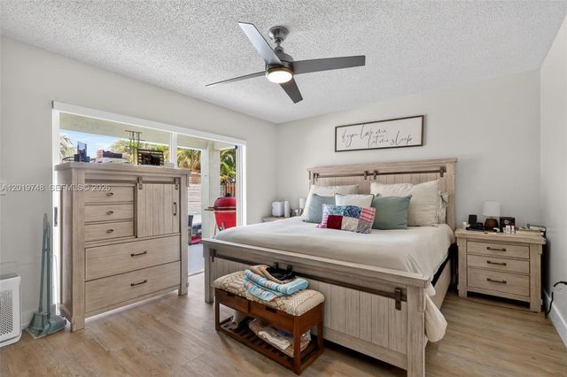 8061 NW 197th St, Hialeah, FL 33015