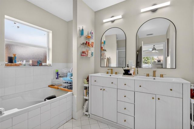 8061 NW 197th St, Hialeah, FL 33015