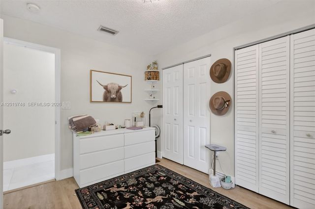 8061 NW 197th St, Hialeah, FL 33015