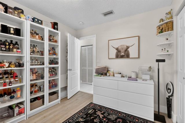 8061 NW 197th St, Hialeah, FL 33015