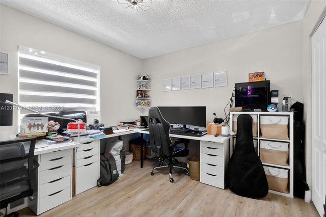 8061 NW 197th St, Hialeah, FL 33015