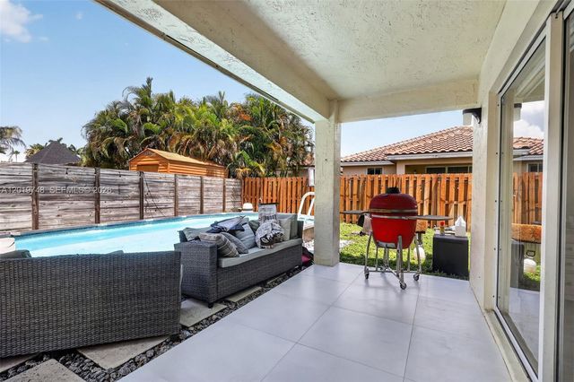 8061 NW 197th St, Hialeah, FL 33015