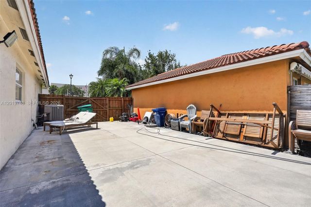 8061 NW 197th St, Hialeah, FL 33015