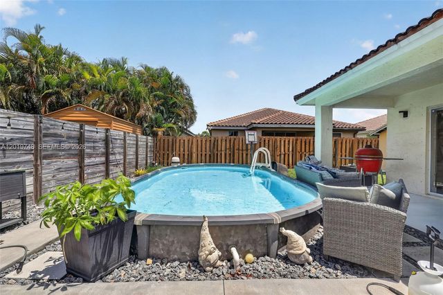 8061 NW 197th St, Hialeah, FL 33015