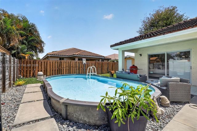 8061 NW 197th St, Hialeah, FL 33015