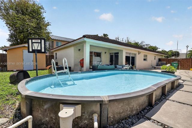 8061 NW 197th St, Hialeah, FL 33015