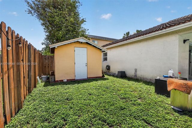 8061 NW 197th St, Hialeah, FL 33015