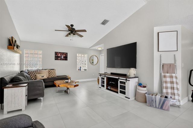 8061 NW 197th St, Hialeah, FL 33015