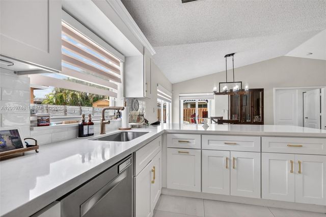 8061 NW 197th St, Hialeah, FL 33015