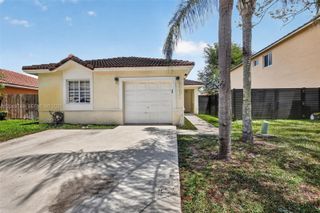 8061 NW 197th St, Hialeah, FL 33015