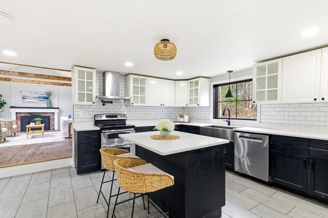 757 West St, Duxbury, MA 02332