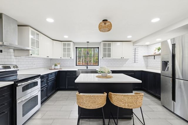 757 West St, Duxbury, MA 02332