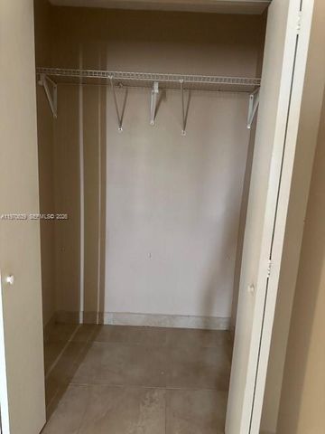 1521 W 42nd Pl 18, Hialeah, FL 33012