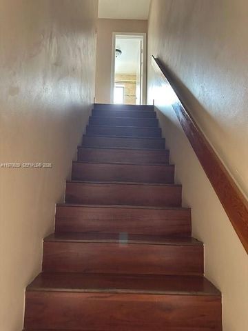 1521 W 42nd Pl 18, Hialeah, FL 33012