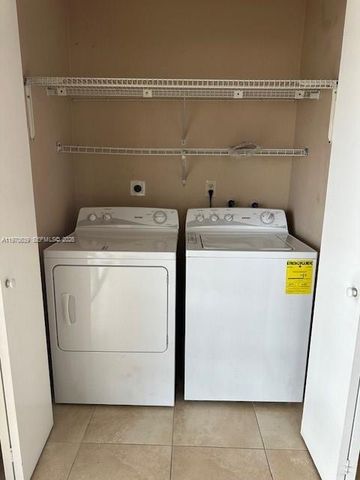 1521 W 42nd Pl 18, Hialeah, FL 33012