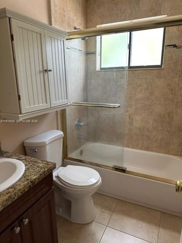 1521 W 42nd Pl 18, Hialeah, FL 33012