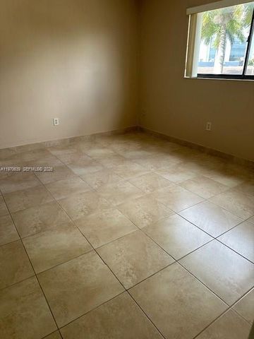 1521 W 42nd Pl 18, Hialeah, FL 33012