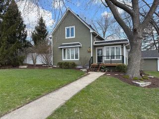 300 Division Street, South Elgin, IL 60177