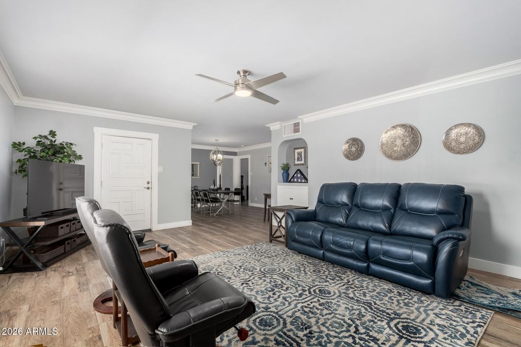 Image 1 of property listing at 921 W VERDE Lane, Phoenix, AZ 85013