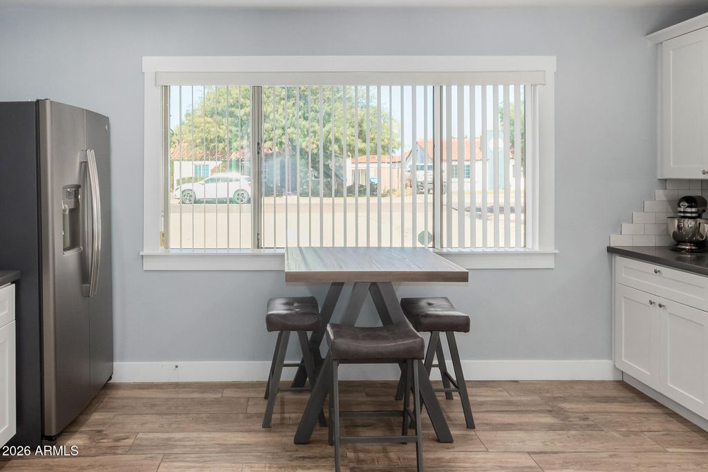 Image 15 of property listing at 921 W VERDE Lane, Phoenix, AZ 85013