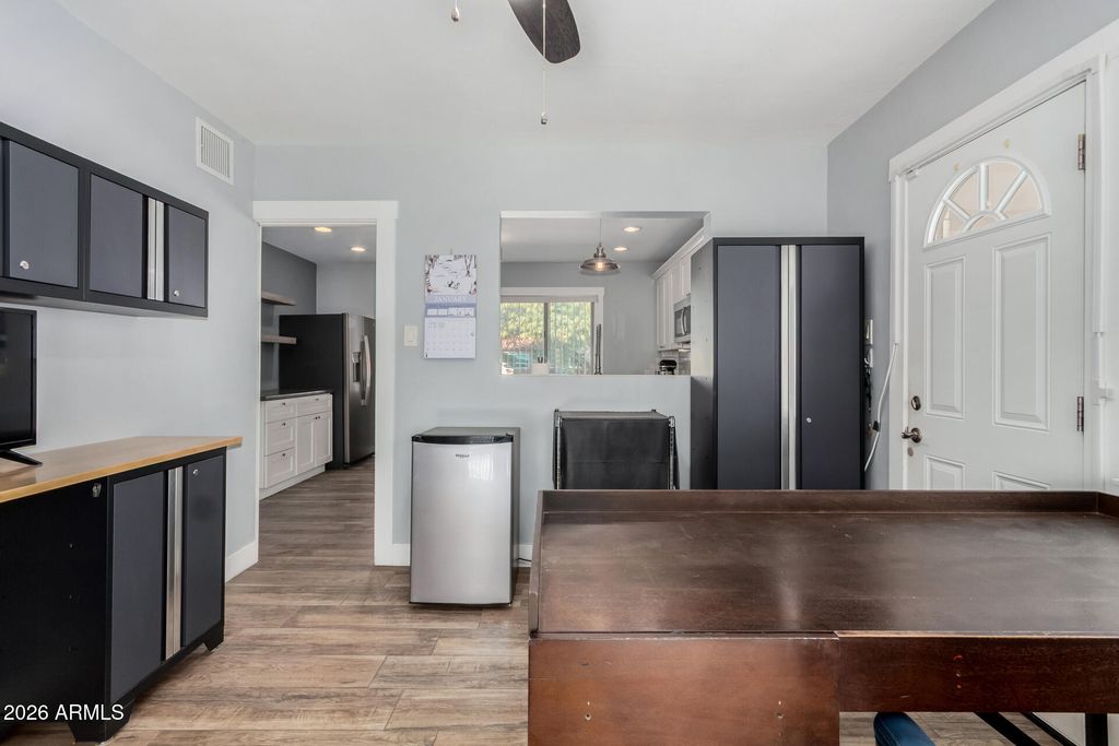 Image 19 of property listing at 921 W VERDE Lane, Phoenix, AZ 85013